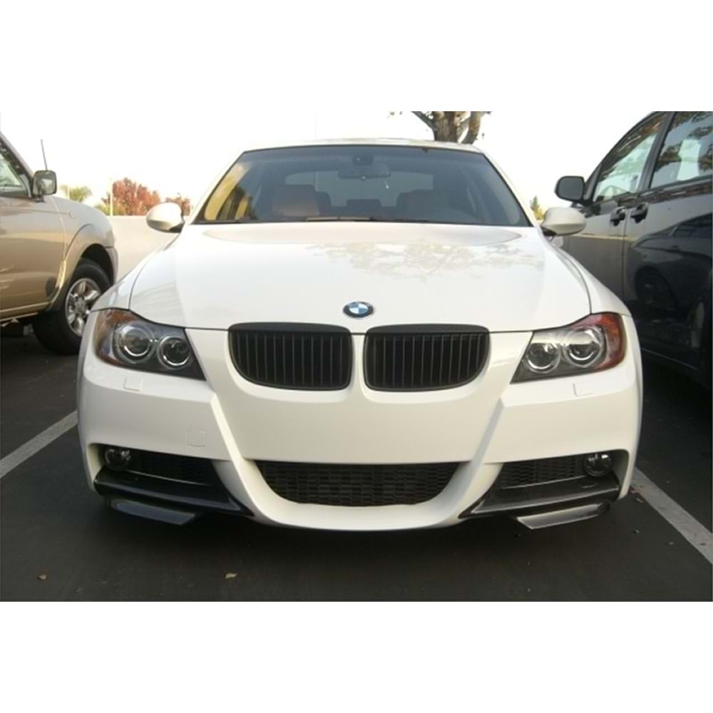 BMW E90 2004+ - Tampon Flap/Ön, M Performance V1 Stil, Piano Black Ürün Yüzeyi, Vakum, Set