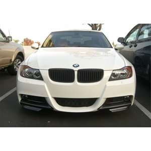 BMW E90 2004+ - Tampon Flap/Ön, M Performance V1 Stil, Piano Black Ürün Yüzeyi, Vakum, Set