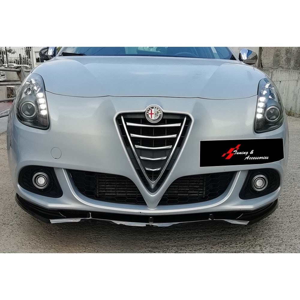 A. Romeo Guilietta 2010+ - Tampon Lipi/Ön, B Plus Basic V1 Style, Piano Black Ürün Yüzeyi, Vakum