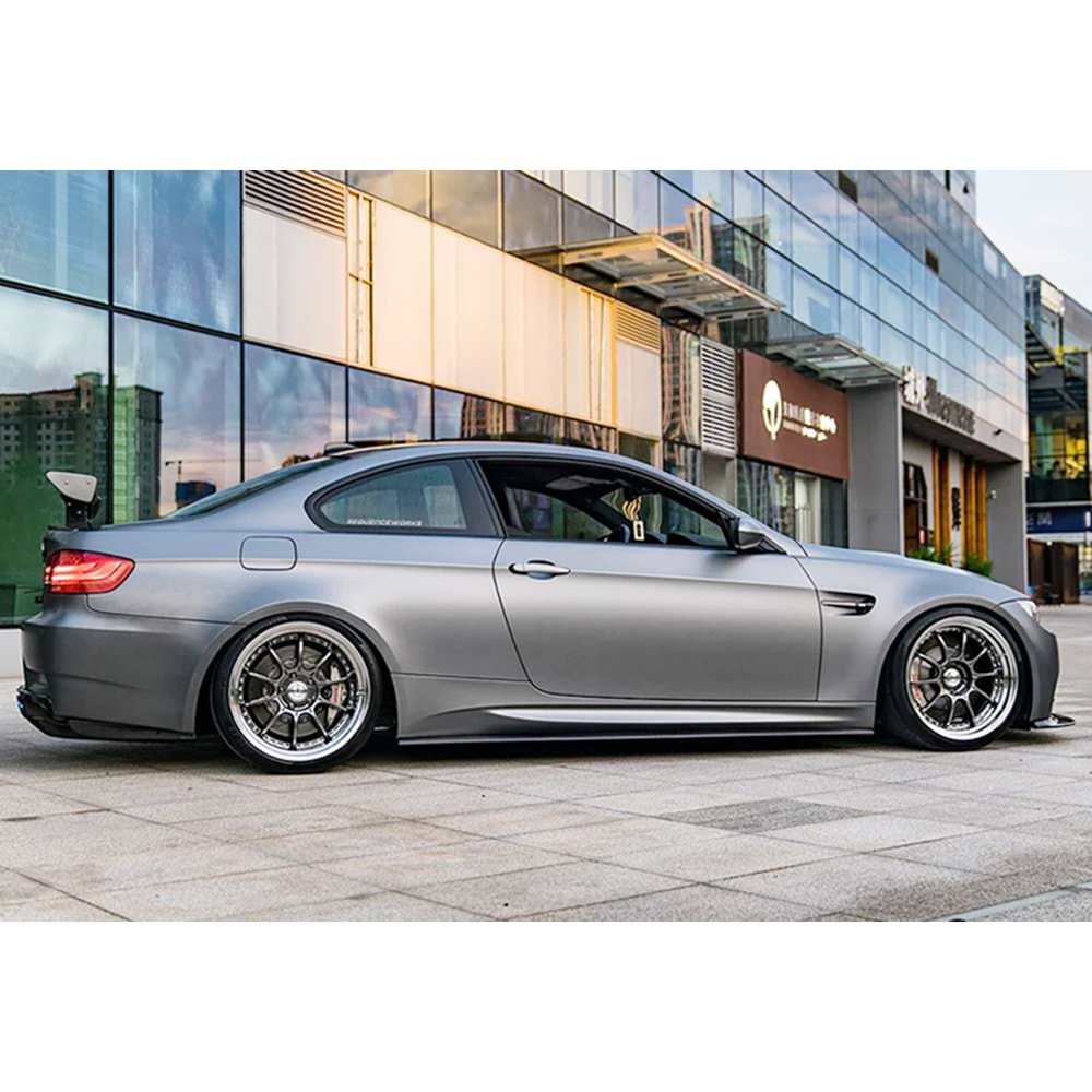 BMW E92 2007+ - Marşpiyel Çıta/Alt, B Plus M3 V1 Stil, Piano Black Ürün Yüzeyi, Vakum, Set