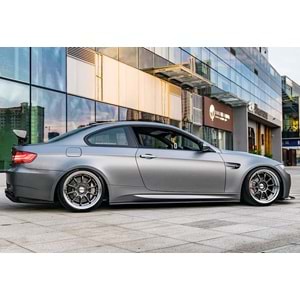 BMW E92 2007+ - Marşpiyel Çıta/Alt, B Plus M3 V1 Stil, Piano Black Ürün Yüzeyi, Vakum, Set