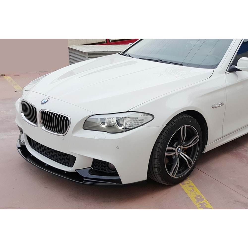 BMW F10 2010+ - Ön Ek M Performance Stil 3 Parça, Piano Black Ürün Yüzeyi Vakum Set