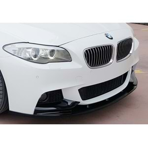 BMW F10 2010+ - Ön Ek M Performance Stil 3 Parça, Piano Black Ürün Yüzeyi Vakum Set