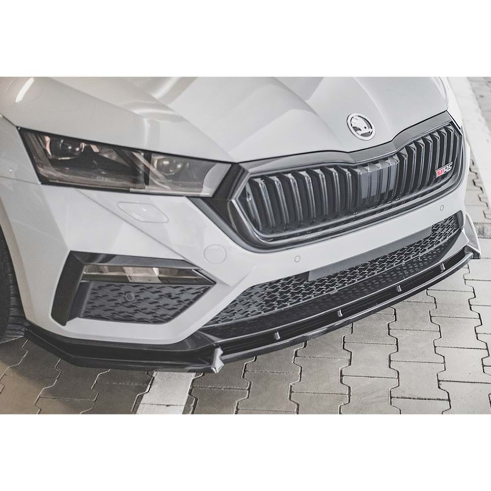 Skoda Octavia RS Mk4 2020+ - Ön Lip A Plus+ VRS V1 Stil, Piano Black Parlak Ürün Yüzeyi Vkm.