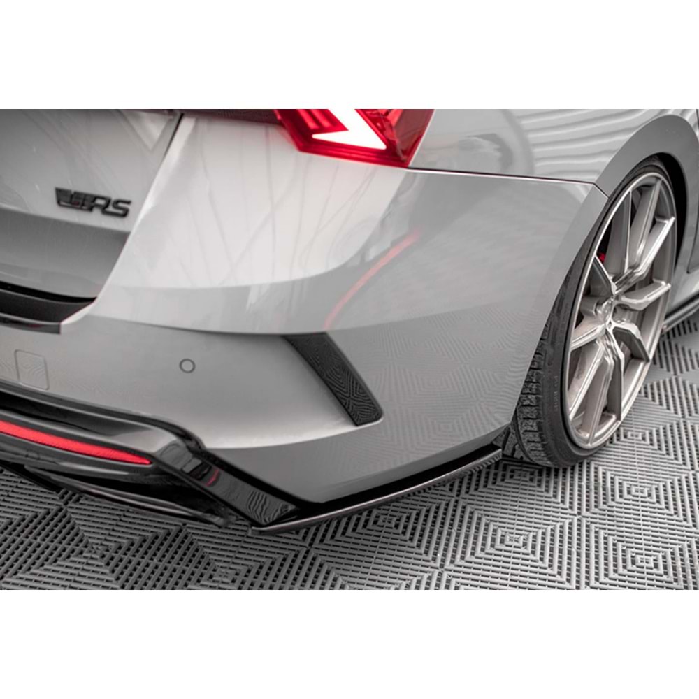 Skoda Octavia RS Mk4 2020+ - Flap/Arka Yan, A Plus RS V1 Stil, Piano Black Parlak Ürün Yüzeyi, Vakum, Set