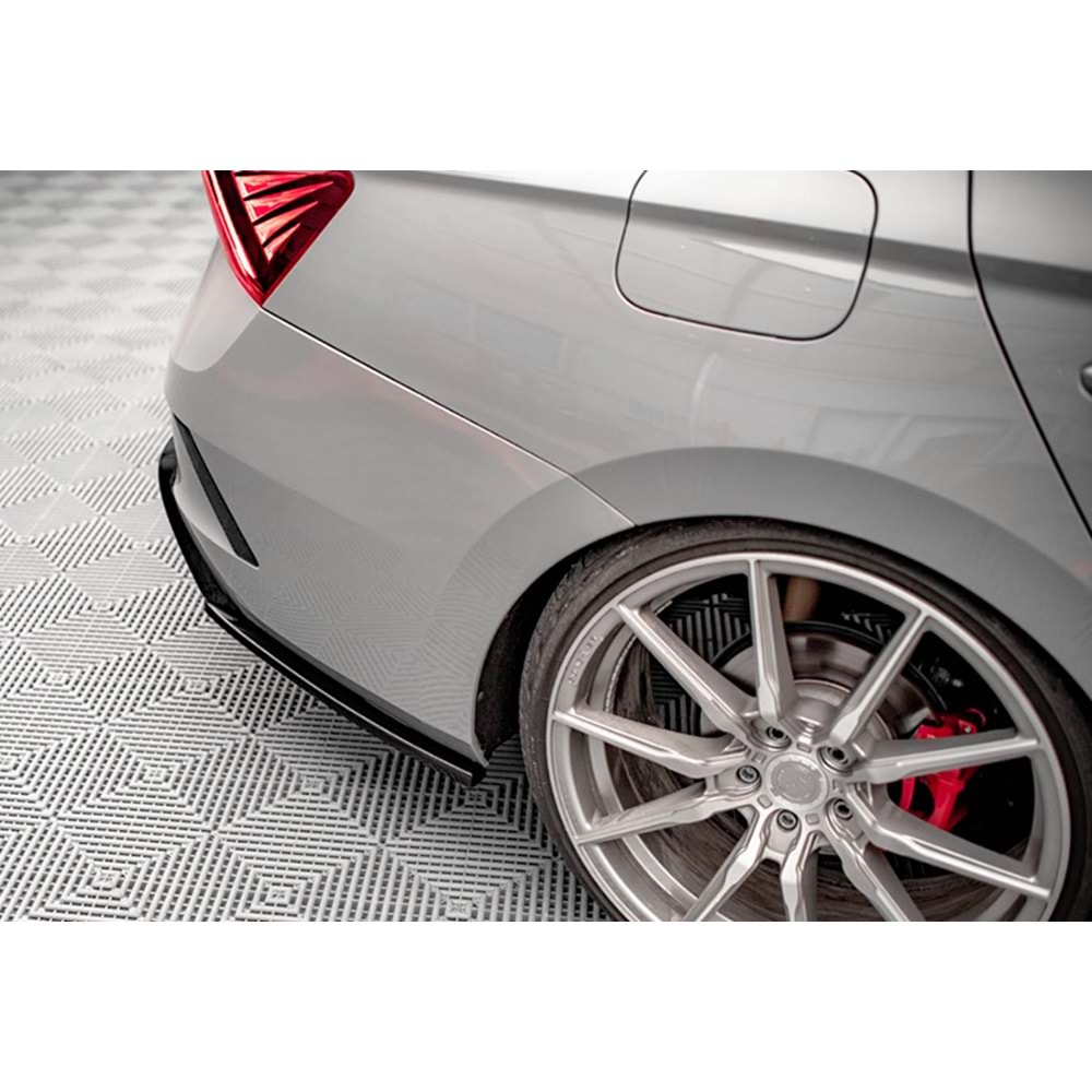 Skoda Octavia RS Mk4 2020+ - Flap/Arka Yan, A Plus RS V1 Stil, Piano Black Parlak Ürün Yüzeyi, Vakum, Set