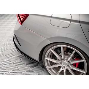 Skoda Octavia RS Mk4 2020+ - Flap/Arka Yan, A Plus RS V1 Stil, Piano Black Parlak Ürün Yüzeyi, Vakum, Set