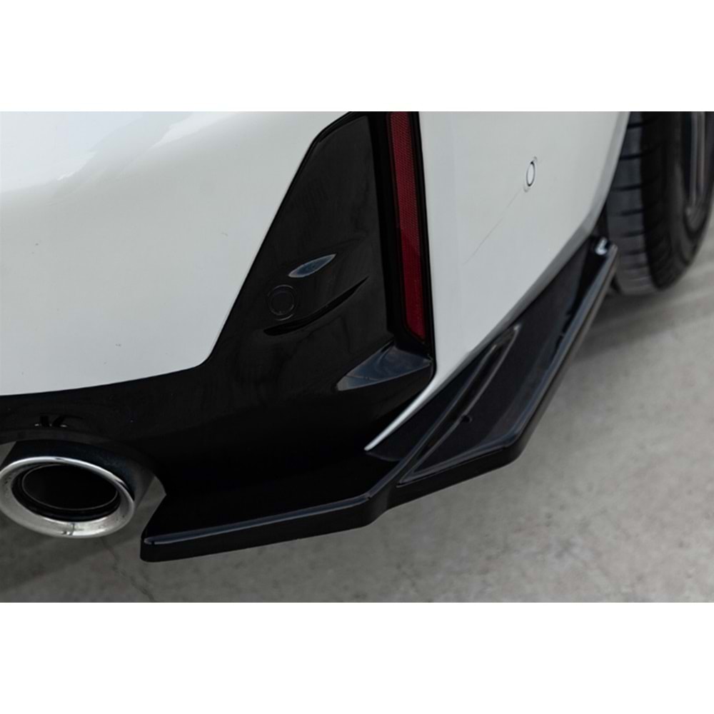 BMW G20 LCI 2022+ - Tampon Flap/Arka, A Plus M Pack V1 Stil, Piano Black Parlak Ürün Yüzeyi, Vakum